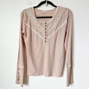 POL Ribbed Knit Henley Top Lace V Trim Rhinestone Button Womens Medium Tan Ivory